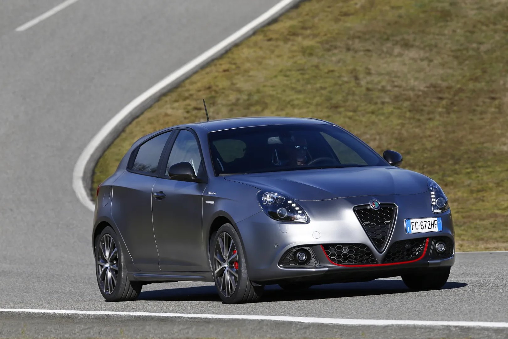 Alfa Romeo_Giulietta_3_generation_restyling__Hatchback_5-door__1.jpg