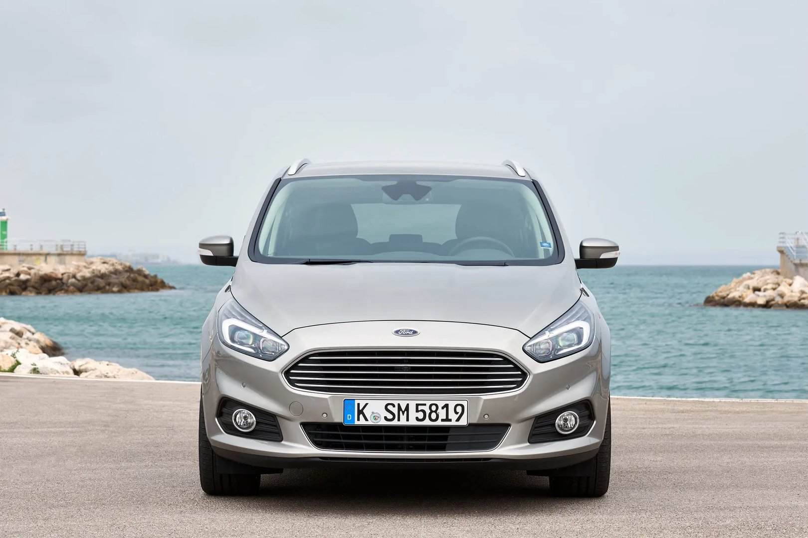 Ford_S-MAX_2_generation__Minivan__10.jpg