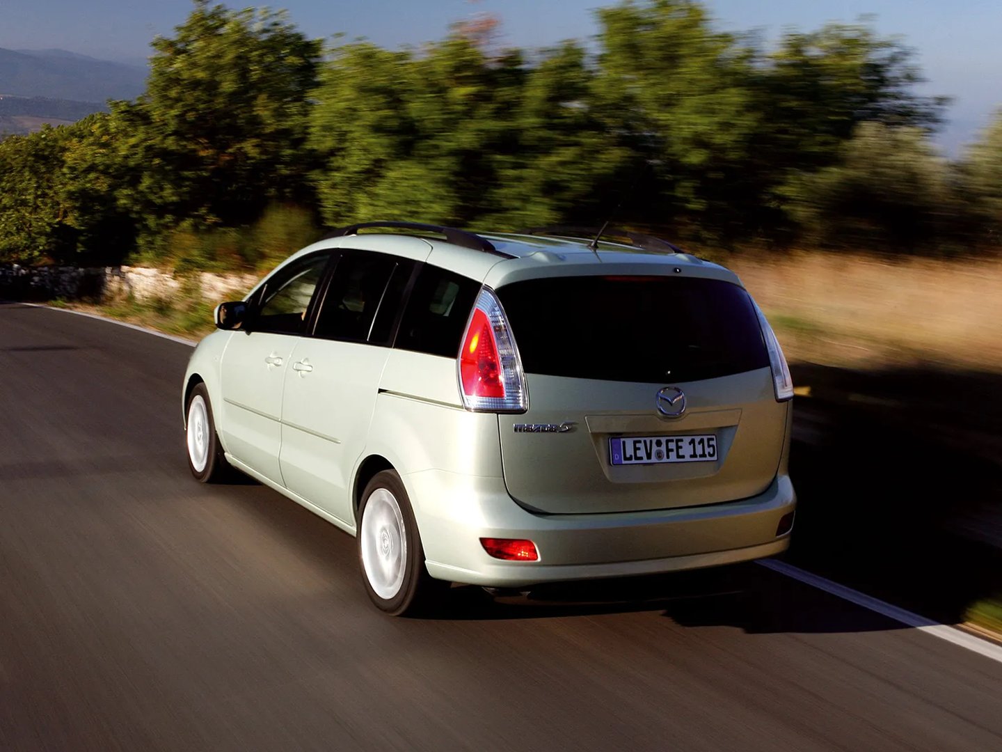 Mazda_5_1_generation_restyling__Compact_Van__2.jpg