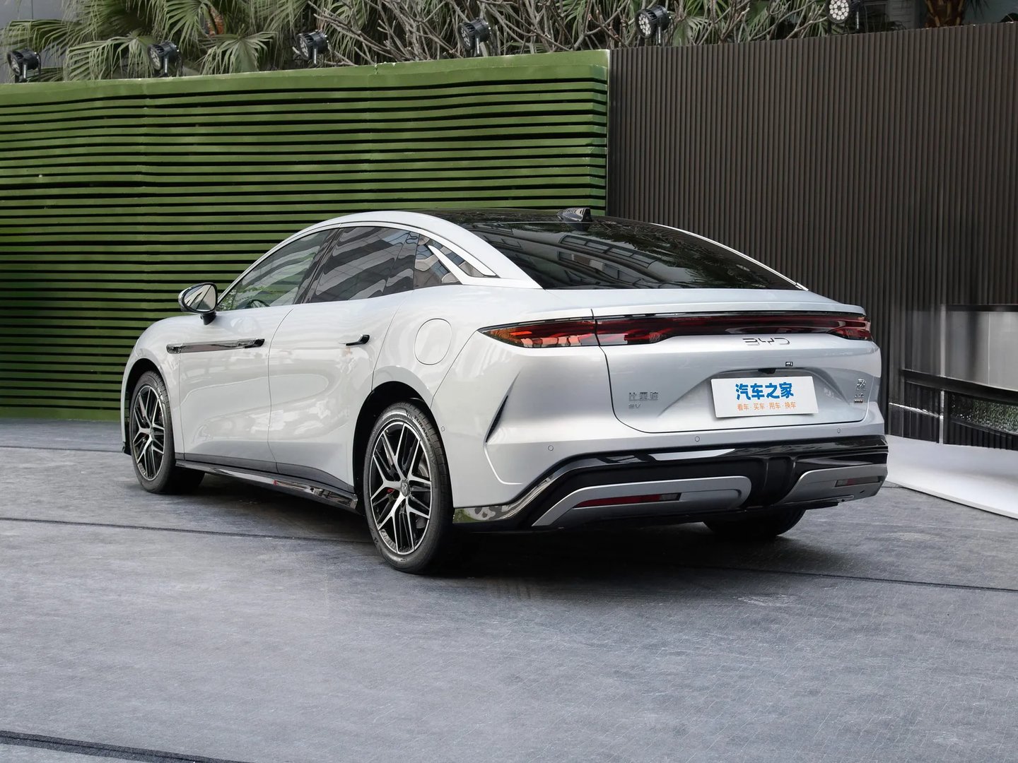 byd_Han_L_1_generation__Sedan__8.jpg