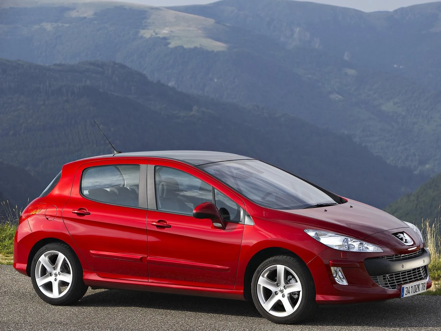 Peugeot_308_1_generation__Hatchback_5-door__5.jpg