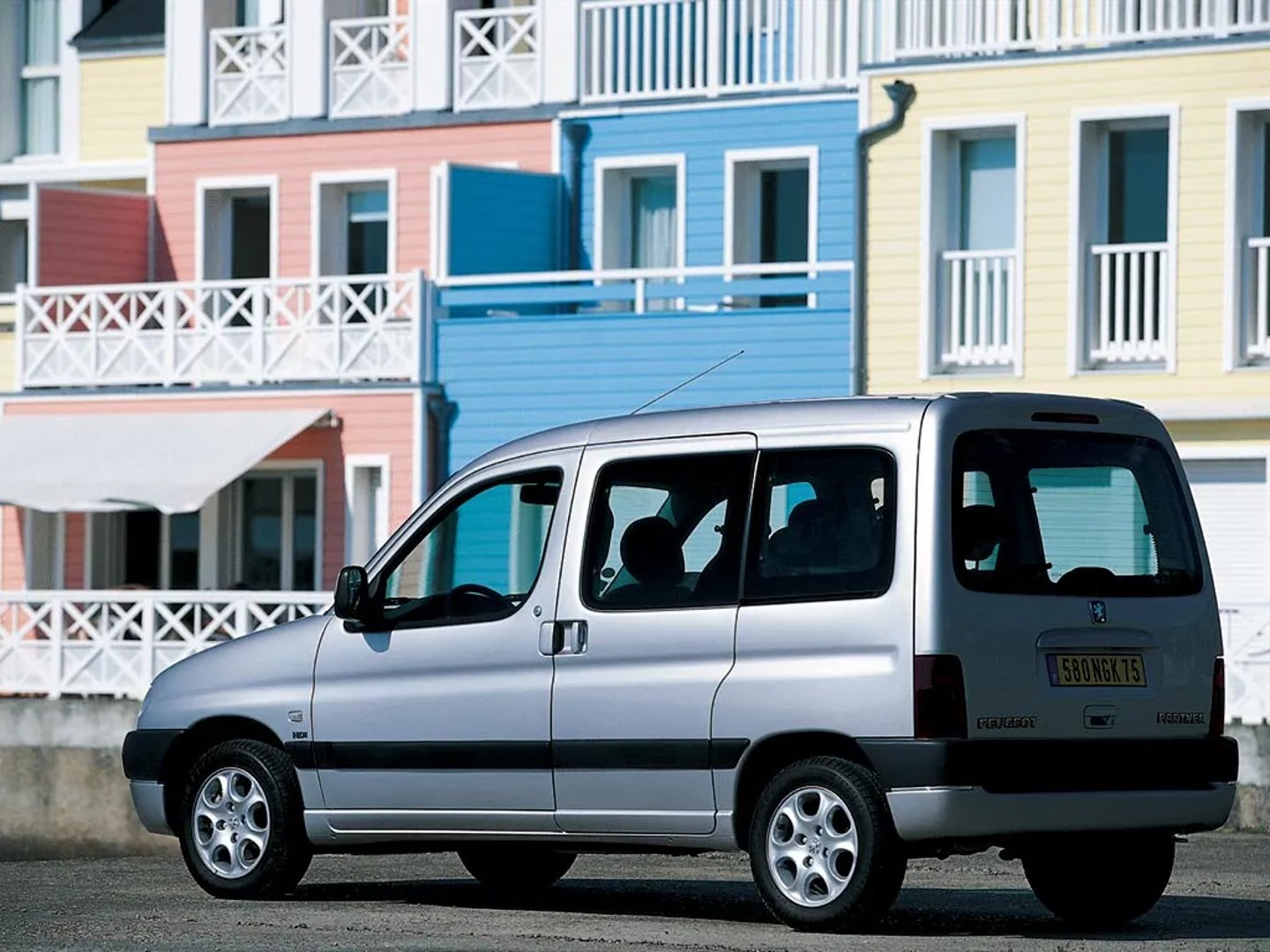 Peugeot_Partner_1_generation__Compact_Van__3.jpg