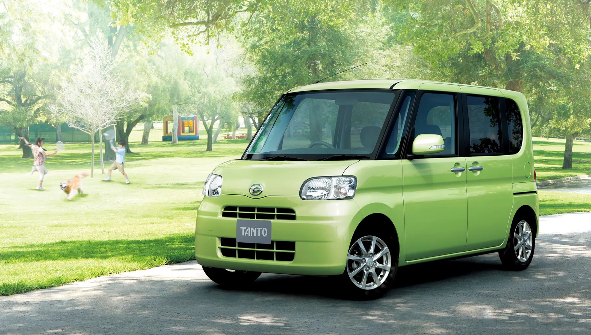Daihatsu_Tanto_2_generation__Microvan__1.jpg