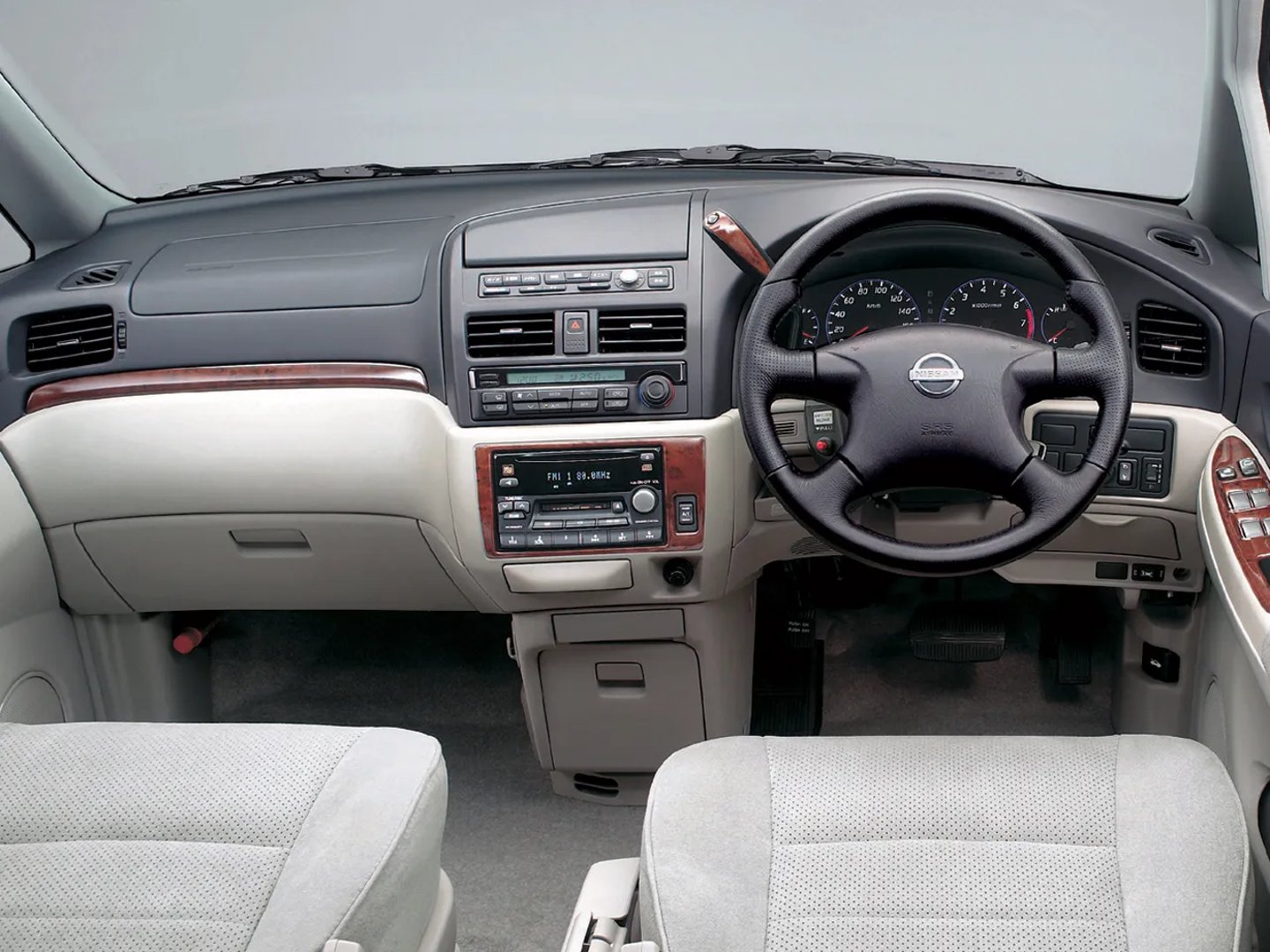 Nissan_Bassara_1_generation__Minivan__4.jpg
