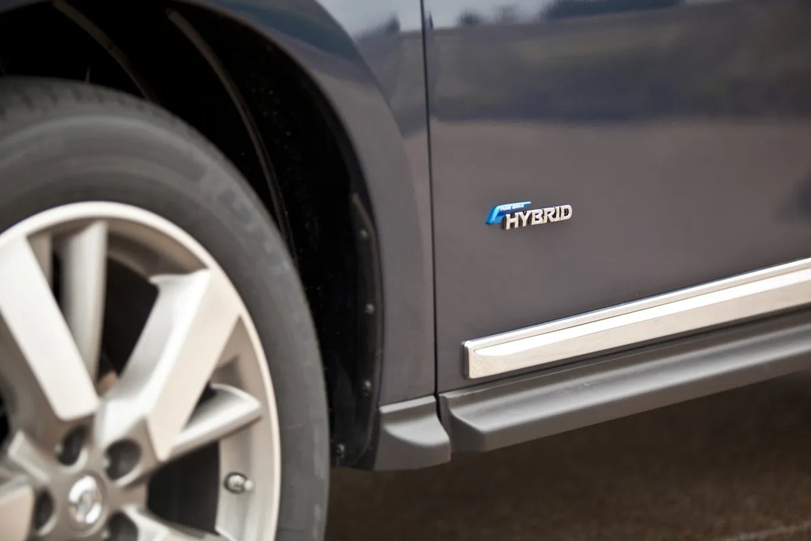 Nissan_Pathfinder_4_generation__SUV_5-doors__5.jpg
