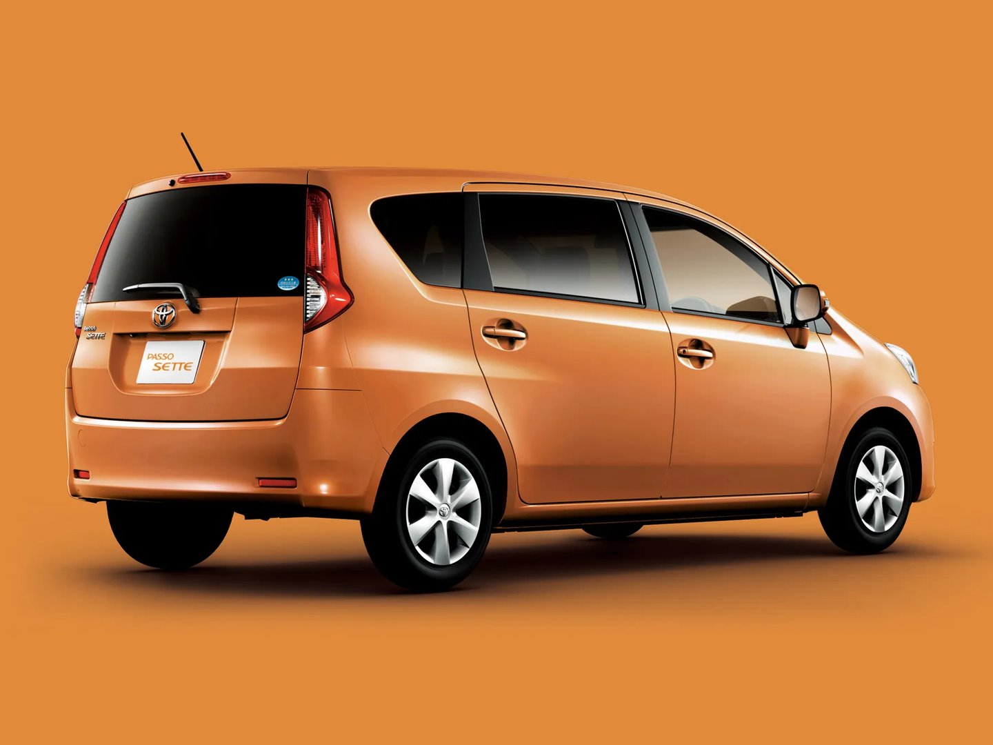 Toyota_Passo_Sette_1_generation__Compact_Van__4.jpg