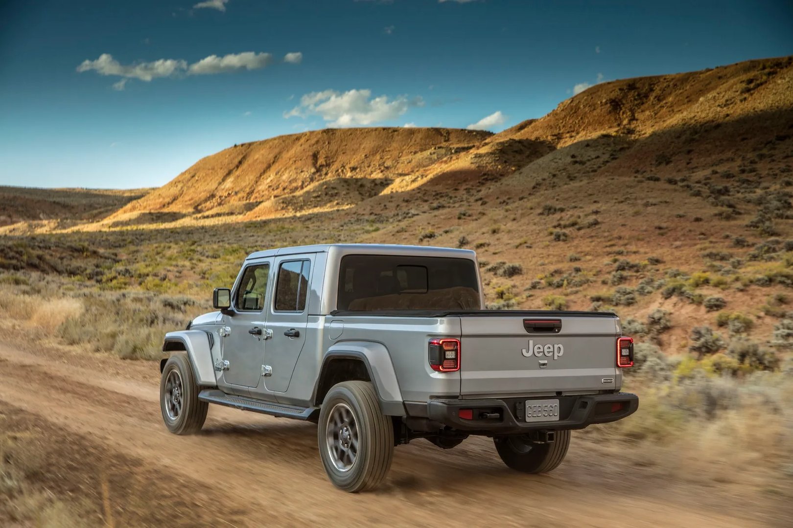 Jeep_Gladiator_2_generation__Pickup_double-cab__11.jpg