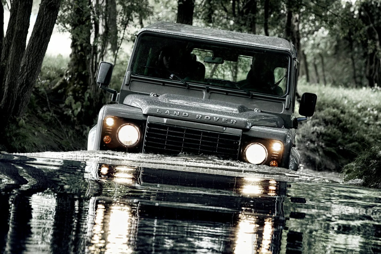 Land Rover_Defender_1_generation_restyling__SUV_3-doors__12.jpg