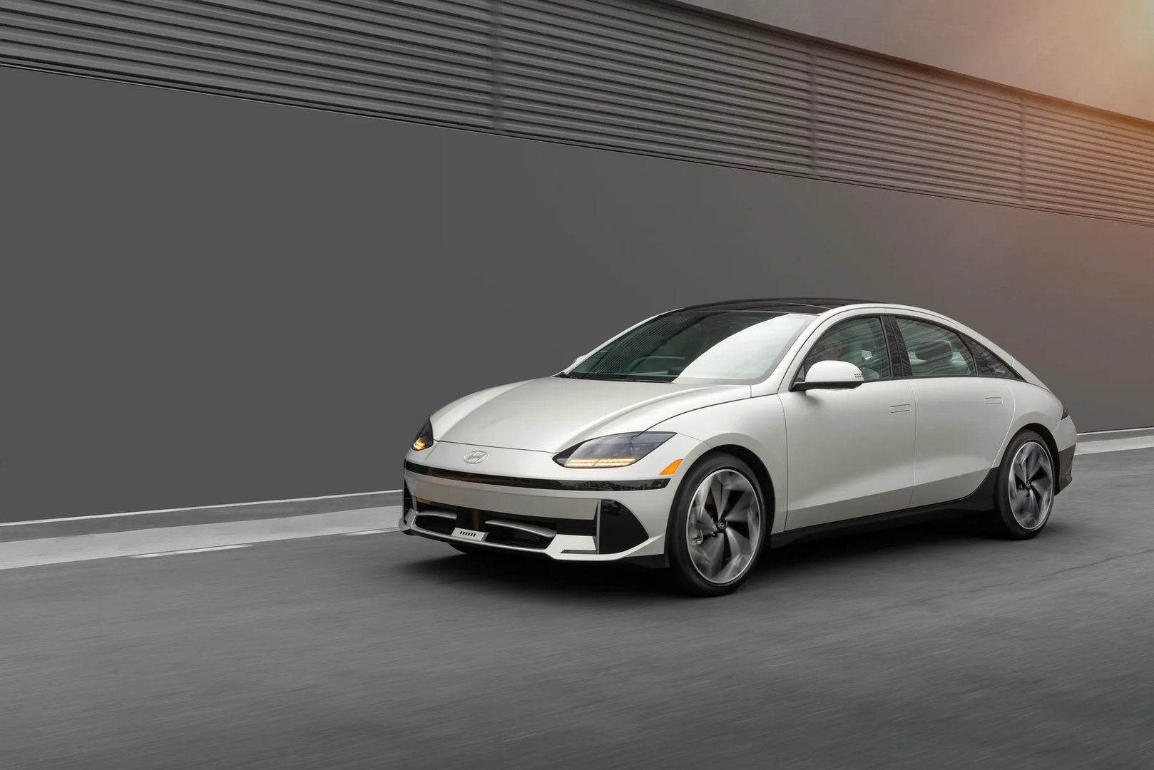 Hyundai_IONIQ_6_1_generation__Sedan__8.jpg