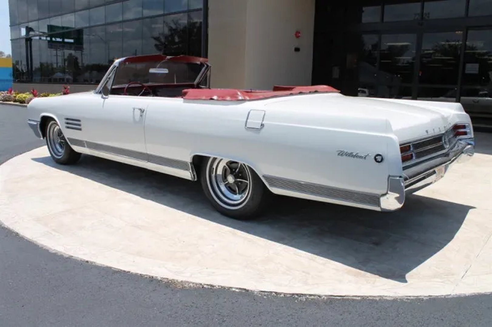Buick_Wildcat_1_generation__Cabrio__8.jpg