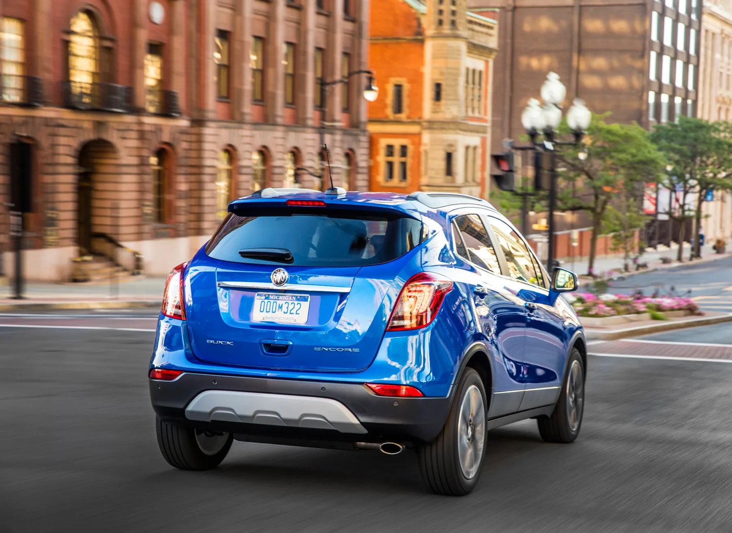 Buick_Encore_1_generation_restyling__SUV_5-doors__4.jpg
