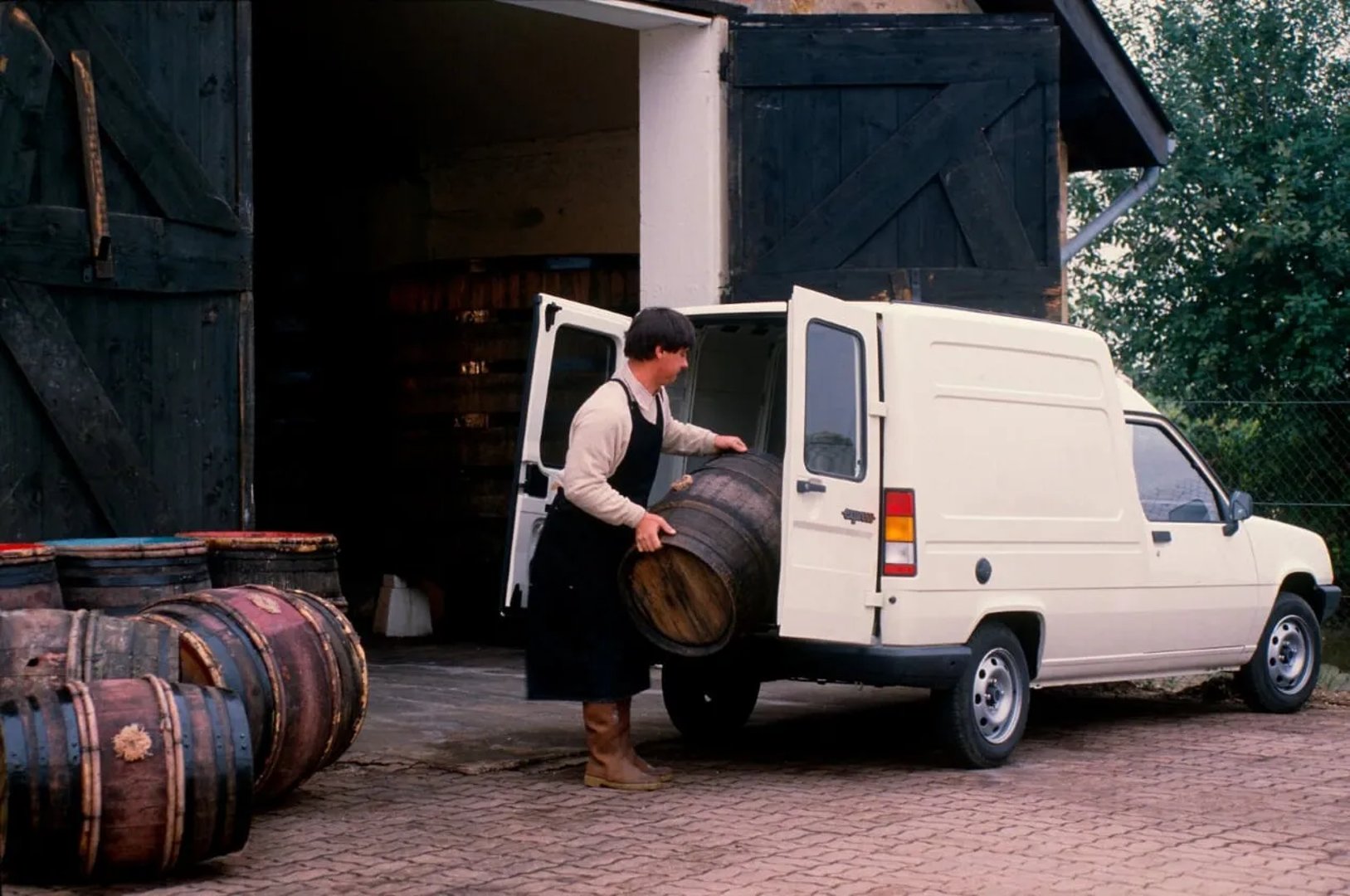 Renault_Express_1_generation__Van__2.jpg