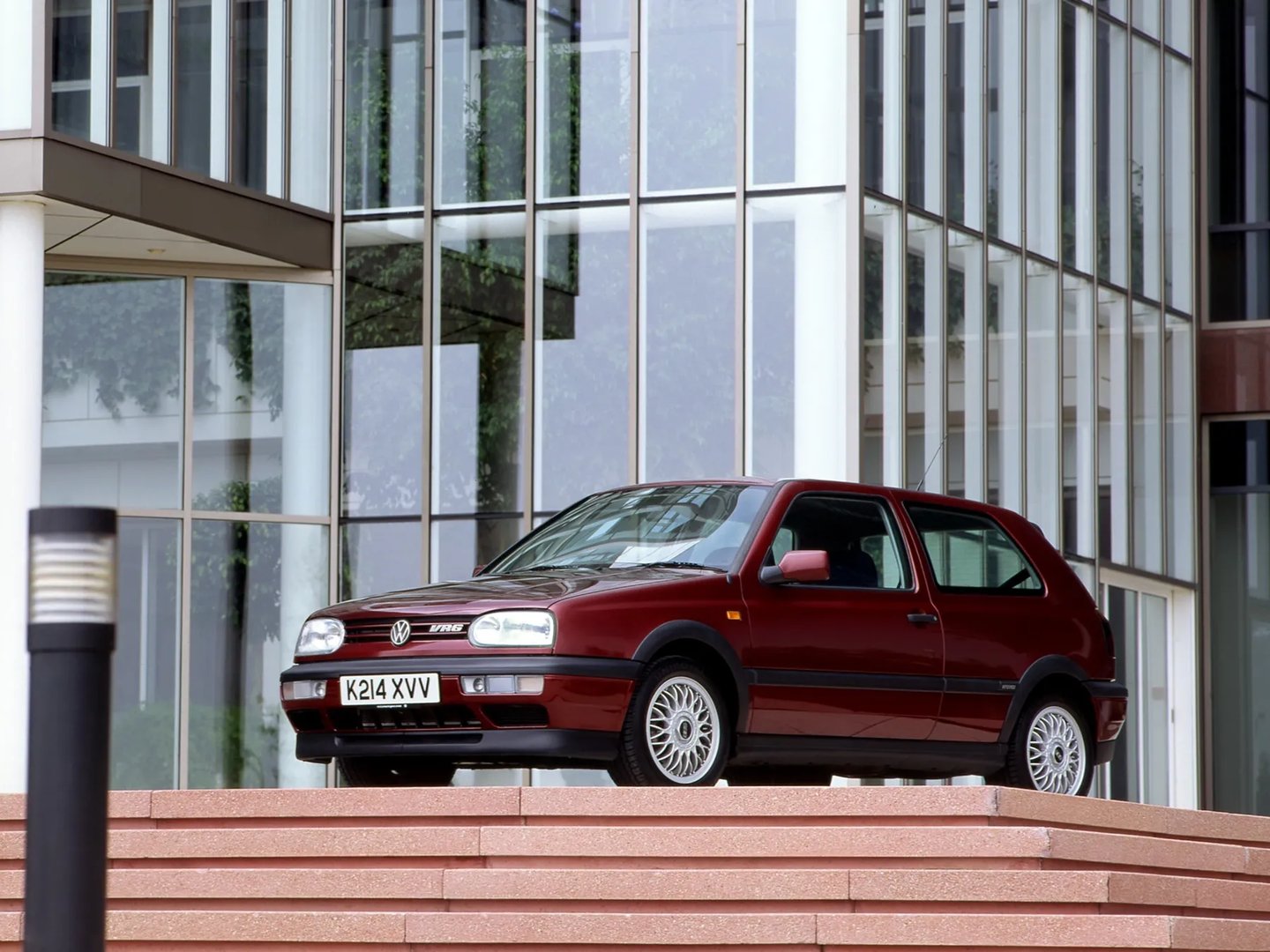 Volkswagen_Golf_3_generation__Hatchback_3-door__5.jpg
