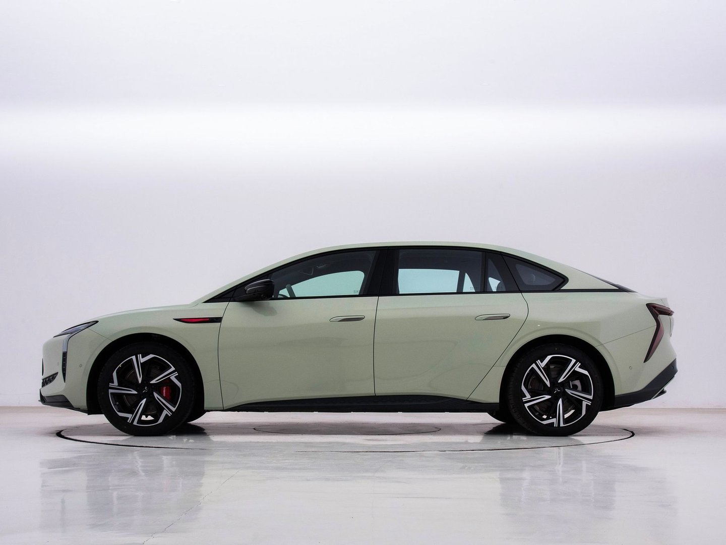 hongqi_EH7_1_generation__Sedan__4.jpg
