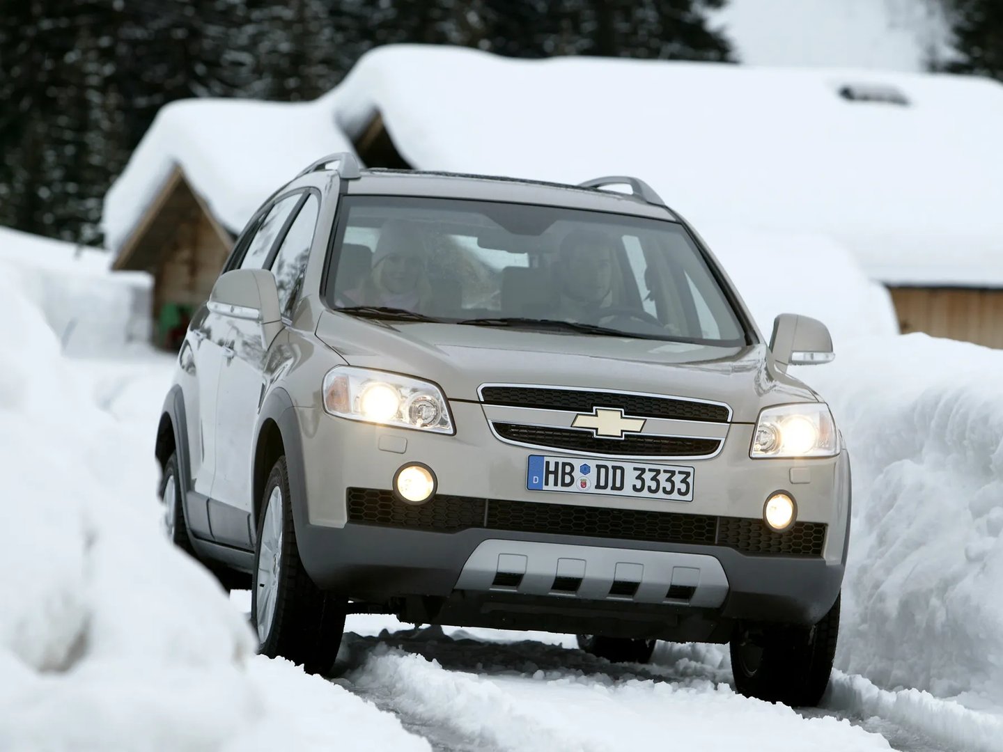 Chevrolet_Captiva_1_generation__SUV_5-doors__3.jpg