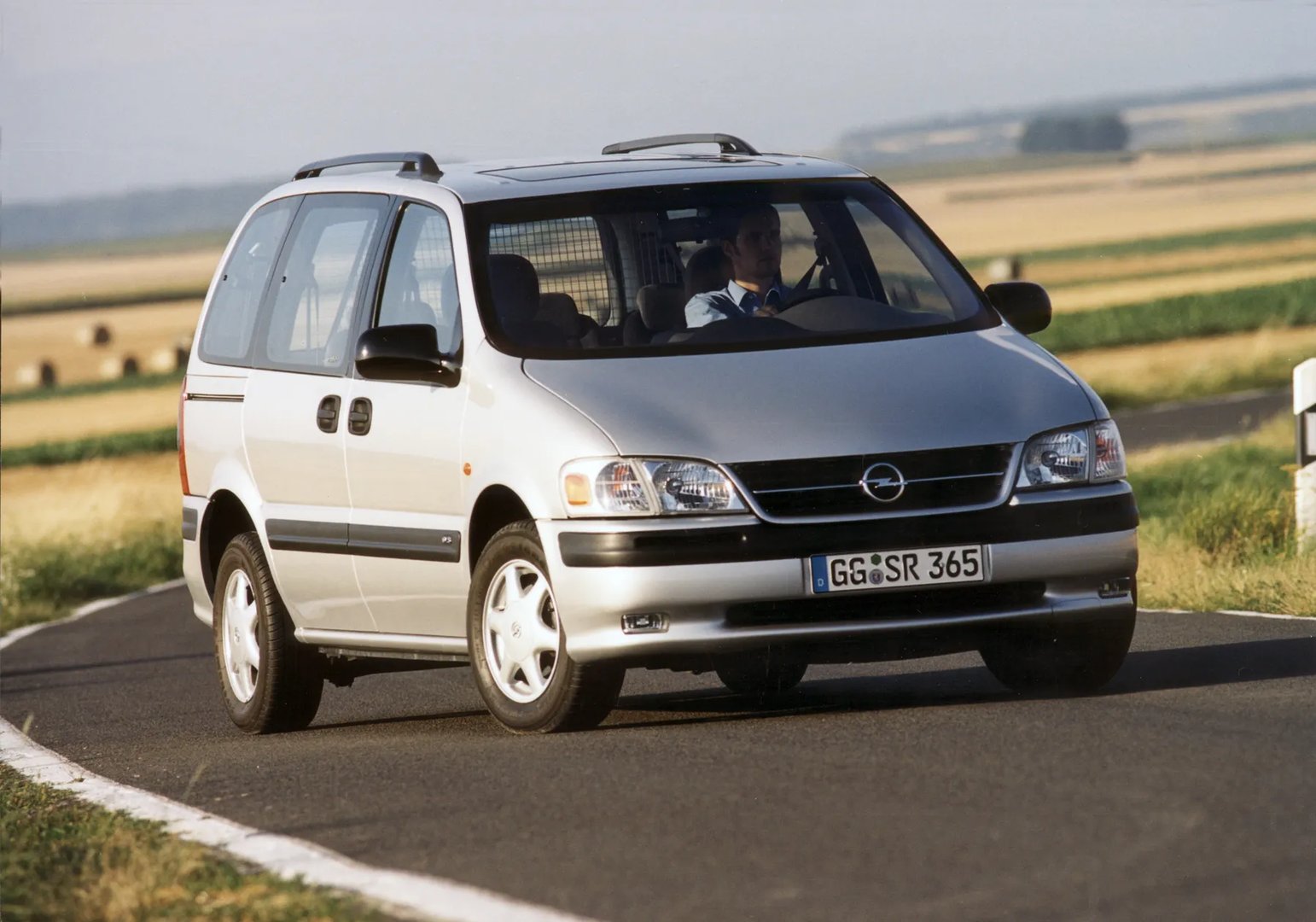 Opel_Sintra_1_generation__Minivan__11.jpg