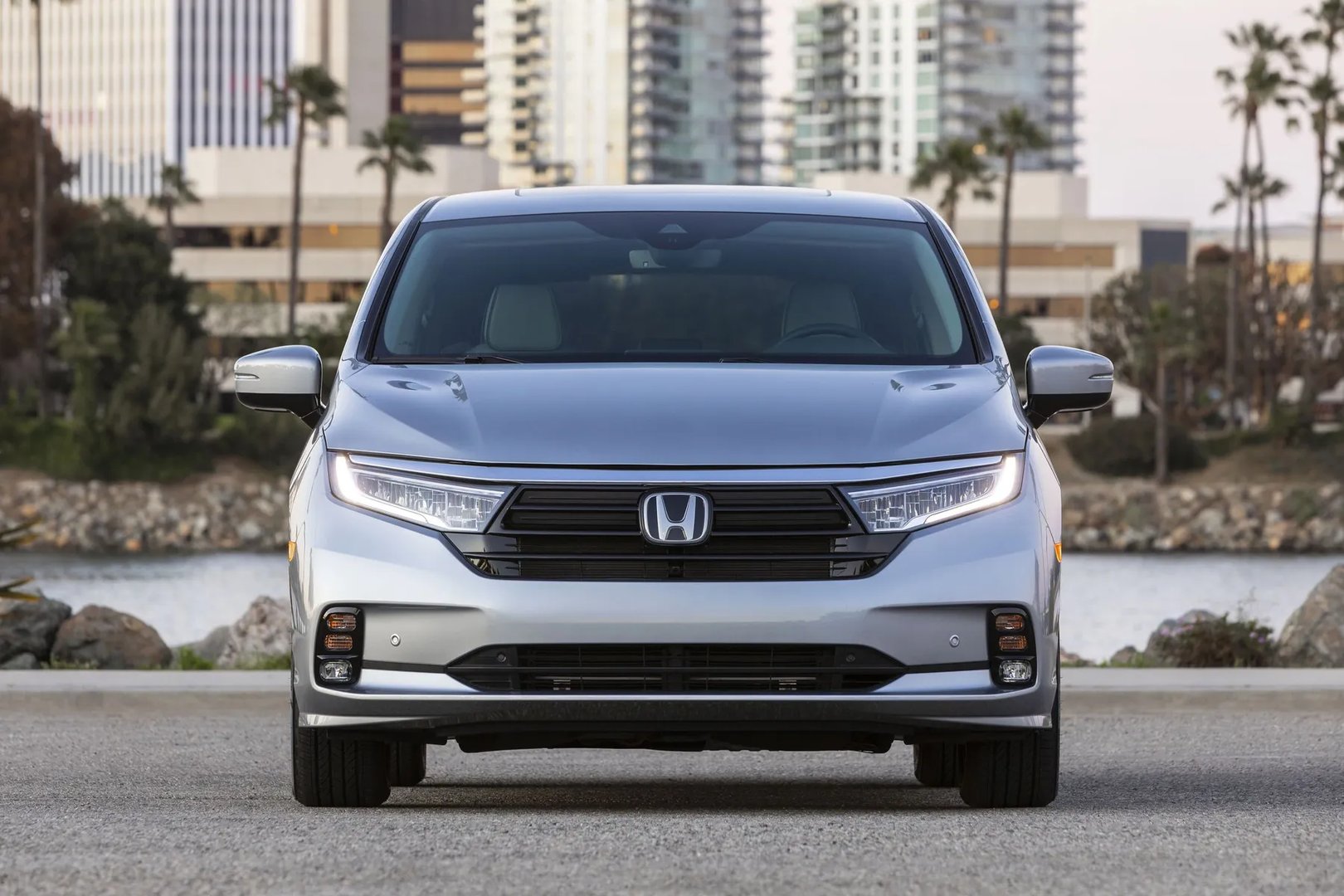 Honda_Odyssey_(USA)_5_generation_restyling__Minivan__5.jpg