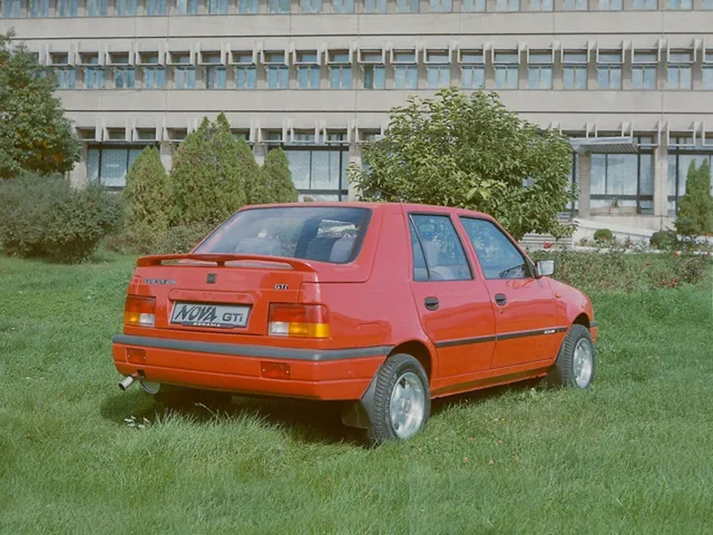 Dacia_Nova_1_generation__Liftback__2.jpg