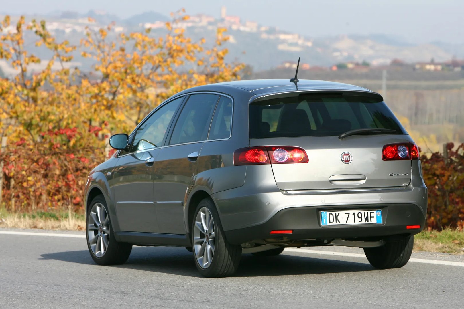 Fiat_Croma_2_generation_restyling__Estate_5-door__3.jpg