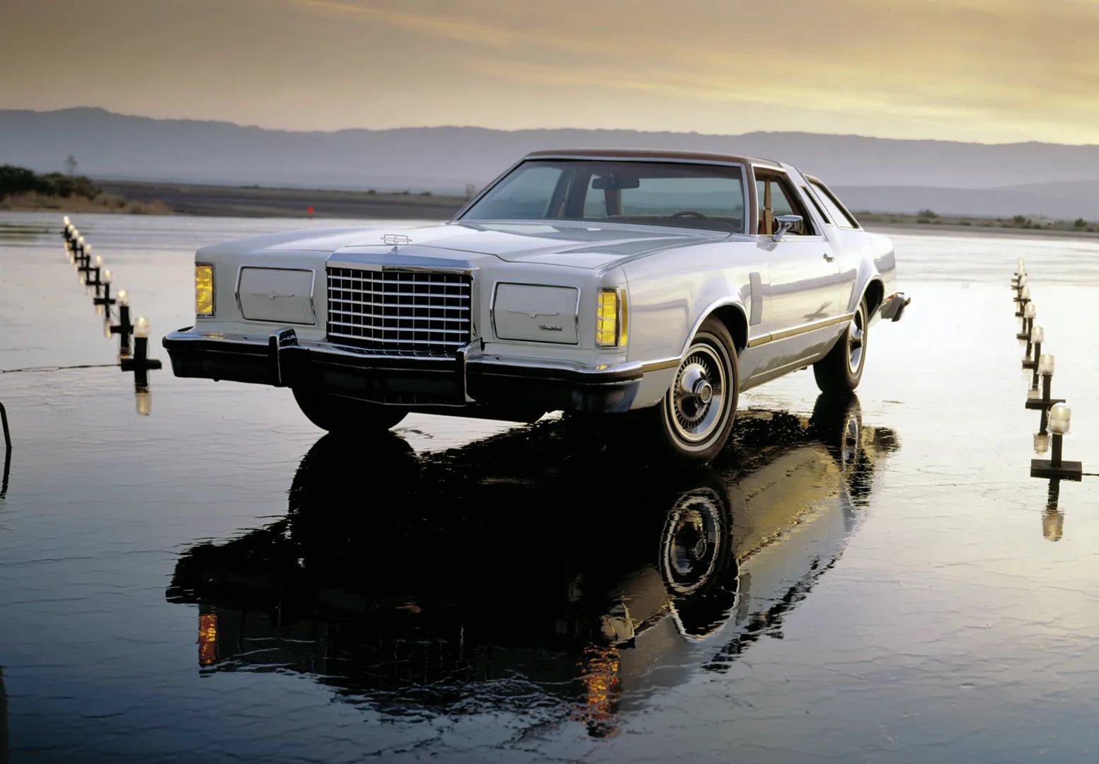 Ford_Thunderbird_7_generation__Coupe__4.jpg