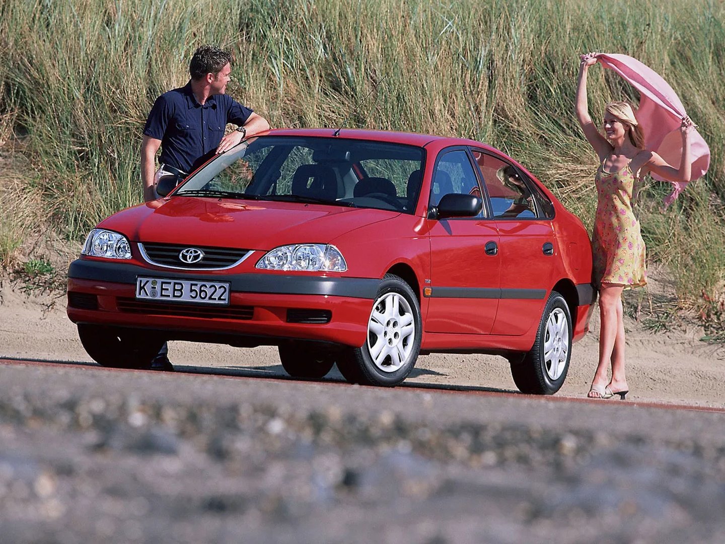 Toyota_Avensis_1_generation_restyling__Hatchback_5-door__1.jpg