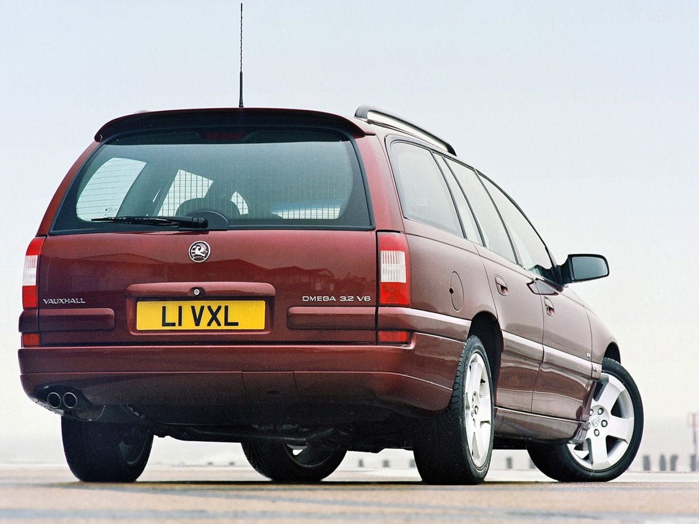 vauxhall_Omega_2_generation_restyling__Estate_5-door__1.jpg