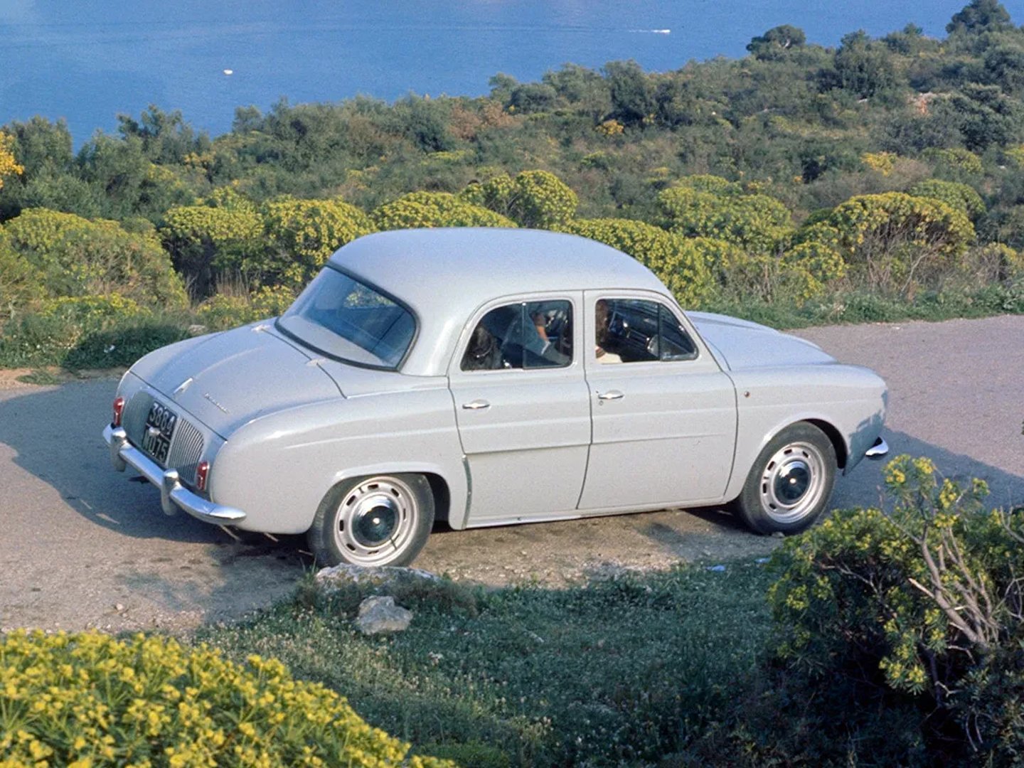 Renault_Dauphine_1_generation__Sedan__2.jpg