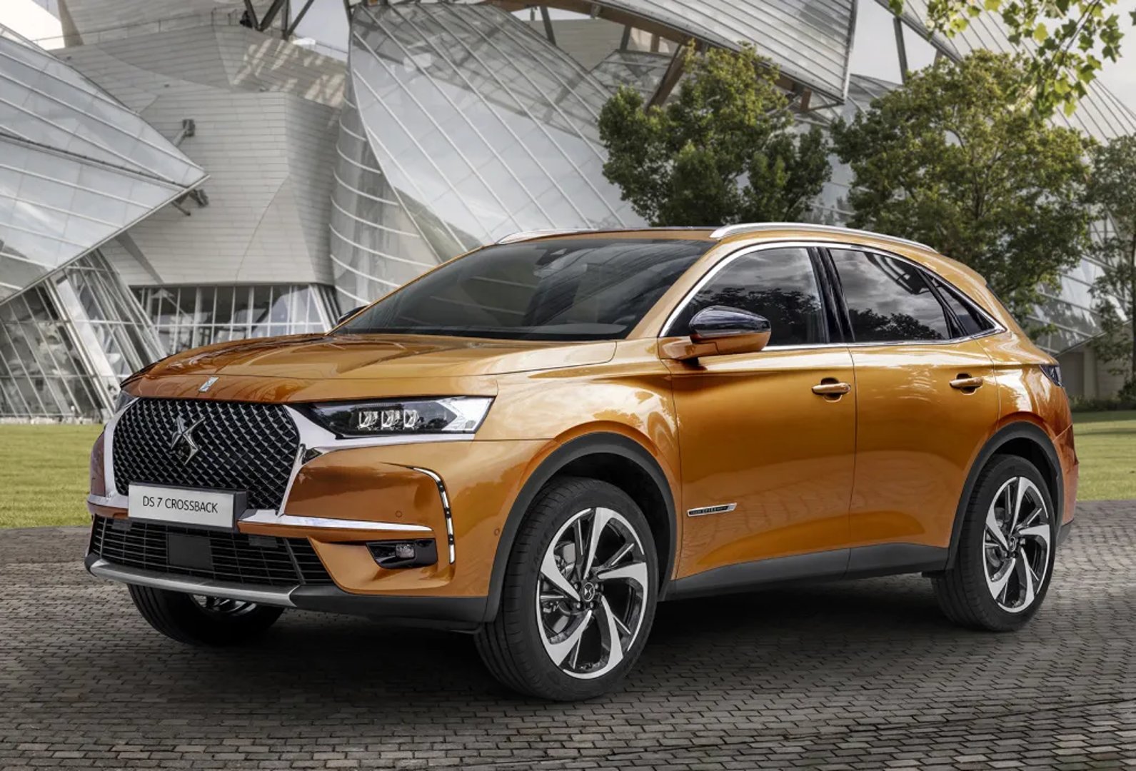 DS_7_Crossback_1_generation__SUV_5-doors__1.jpg