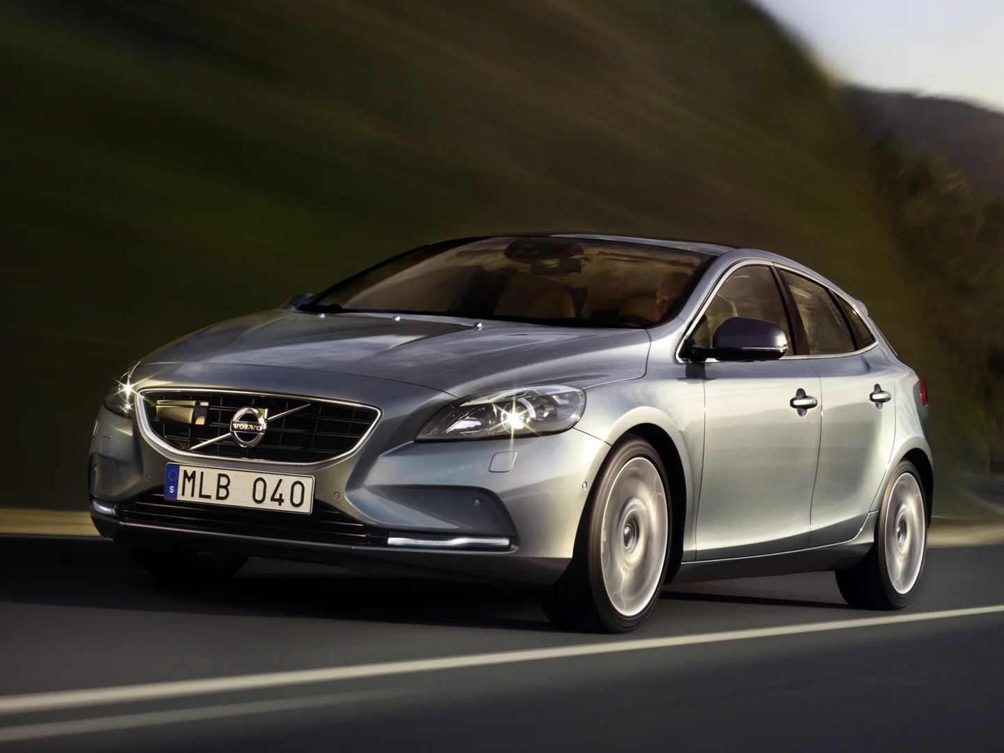 Volvo_V40_2_generation__Mini_5-doors__3.jpg