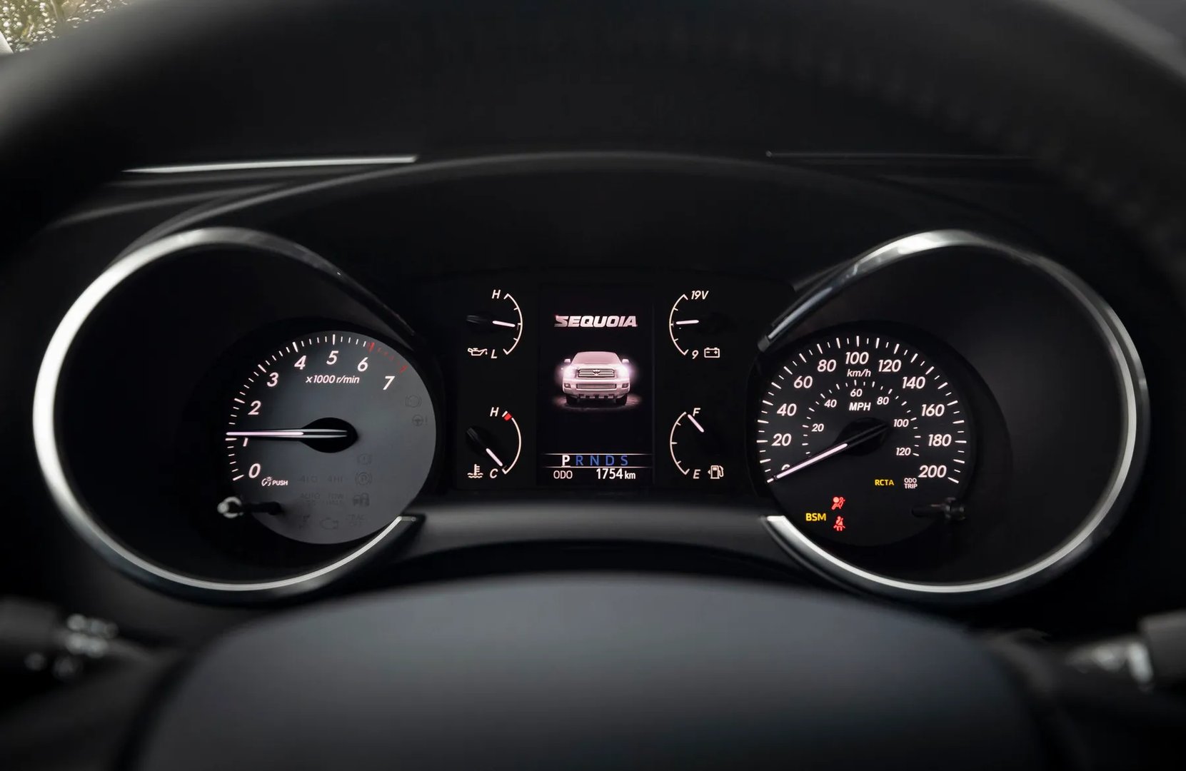 Toyota_Sequoia_2_generation_restyling__SUV_5-doors__8.jpg