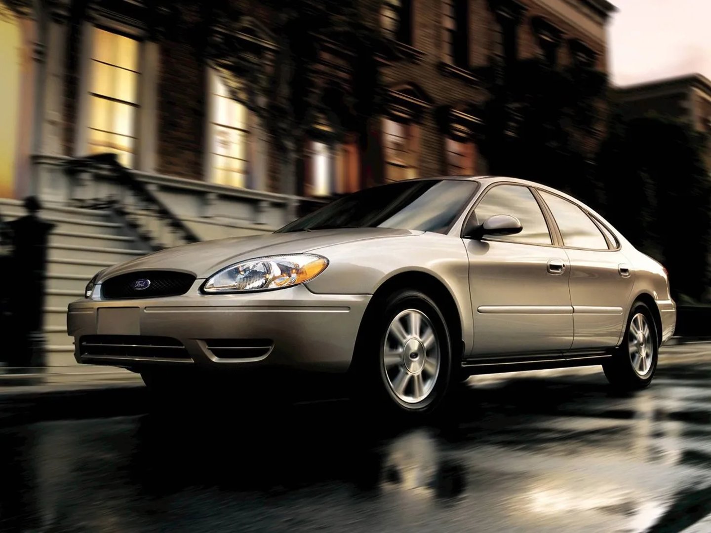 Ford_Taurus_4_generation_restyling__Sedan__2.jpg