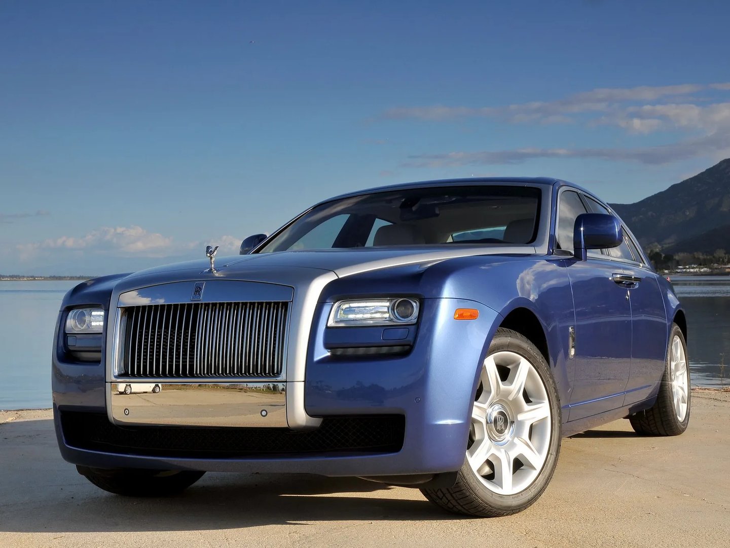 Rolls-Royce_Ghost_1_generation__Sedan__9.jpg