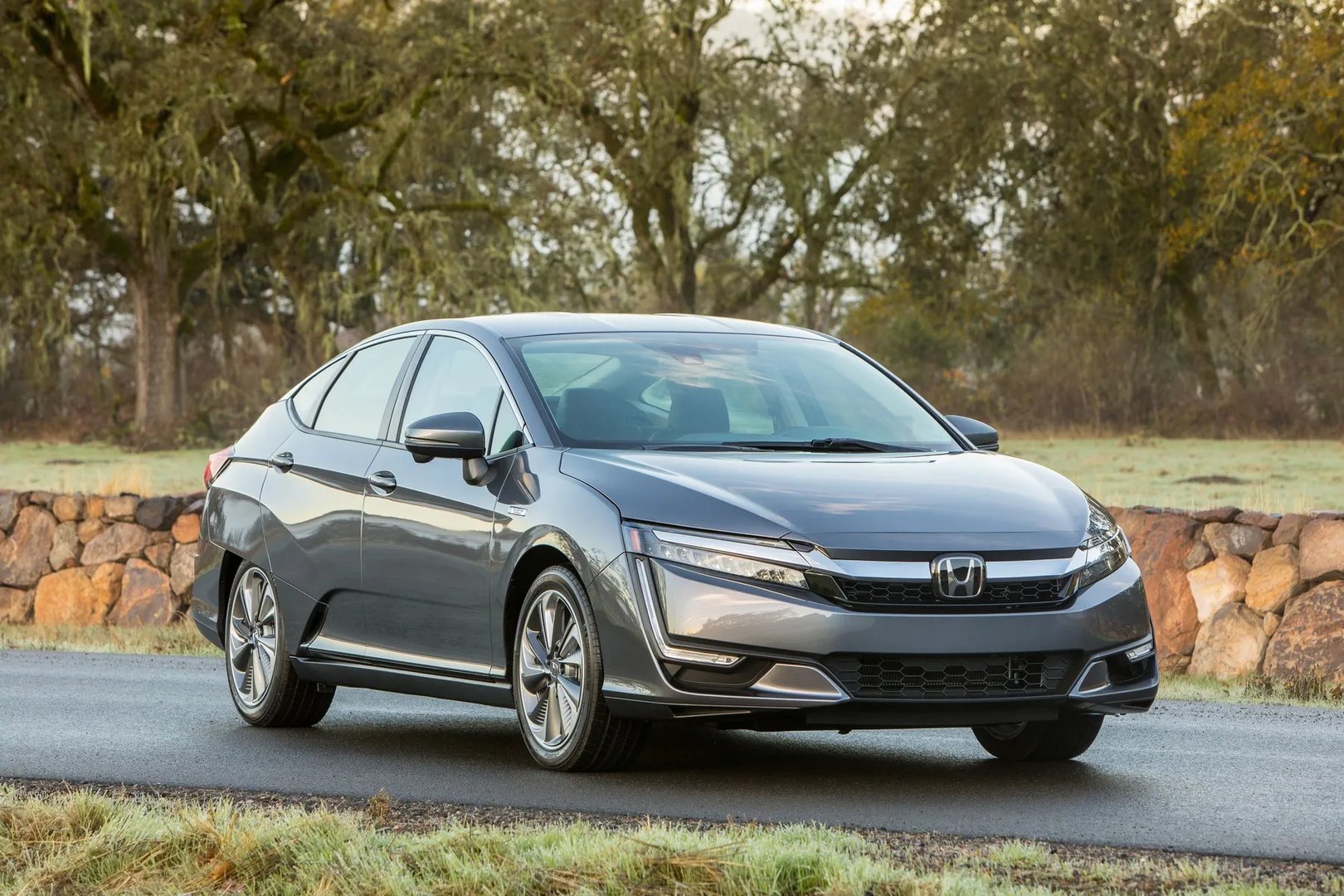 Honda_FCX_Clarity_2_generation__Sedan__7.jpg