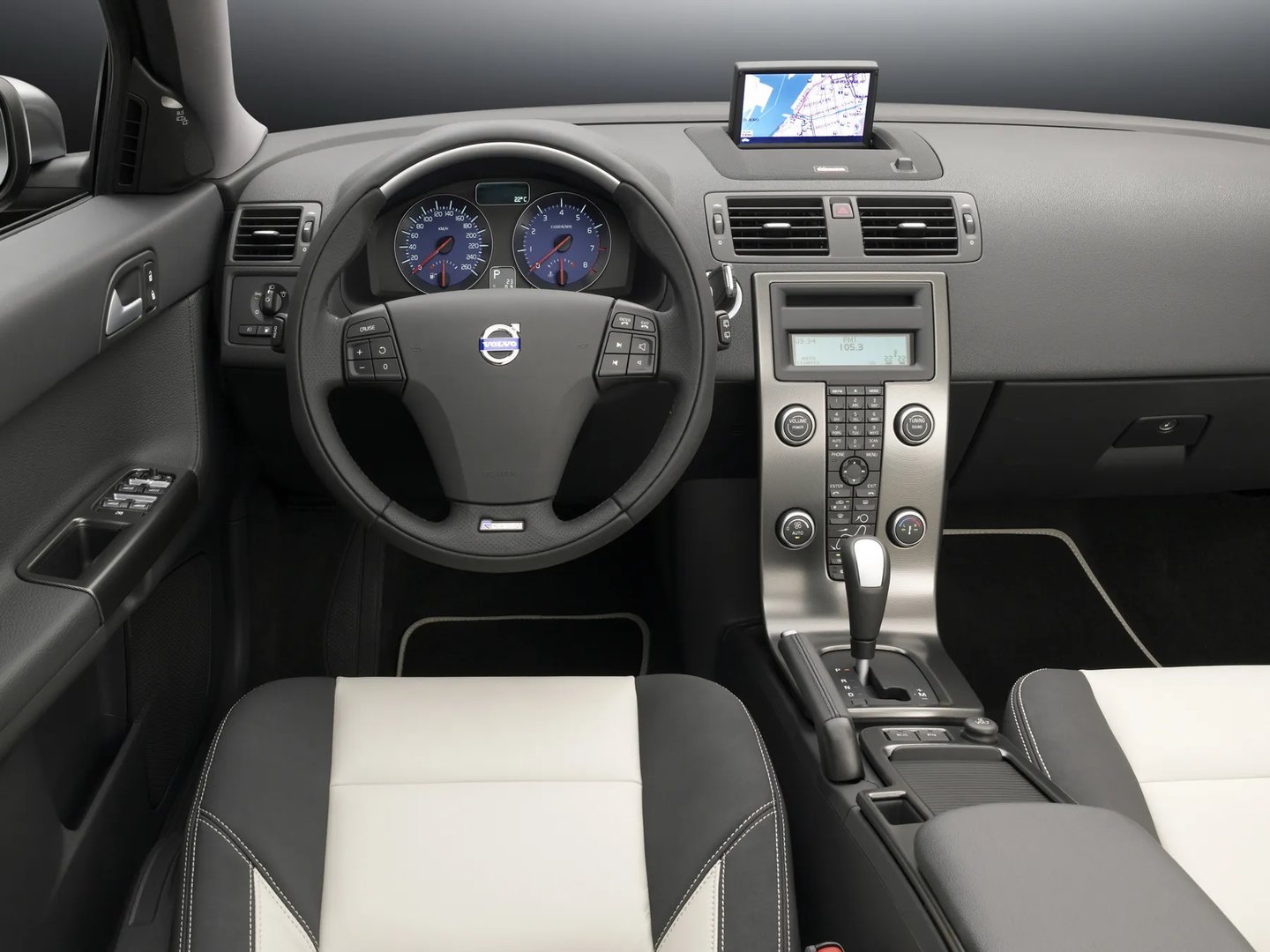 Volvo_S40_2_generation_restyling__Sedan__13.jpg