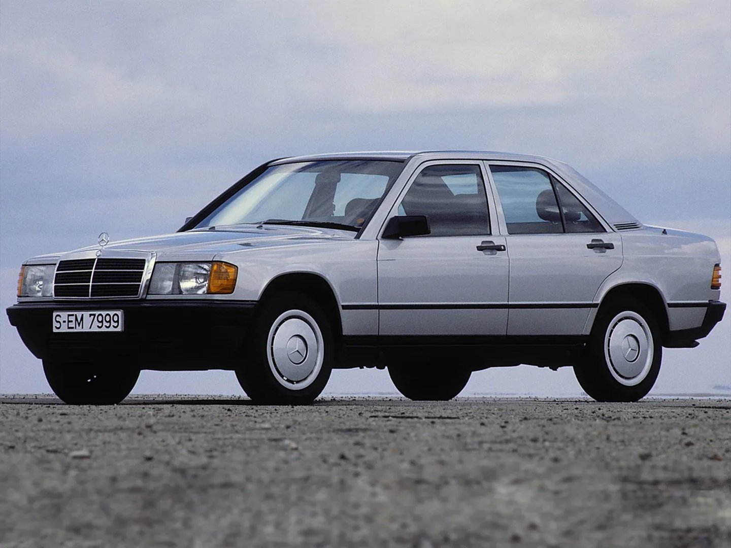 Mercedes_190_(W201)_1_generation__Sedan__7.jpg