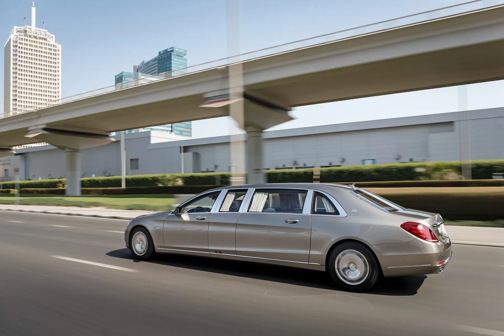 Maybach_S-class_1_generation__Limousine__10.jpg