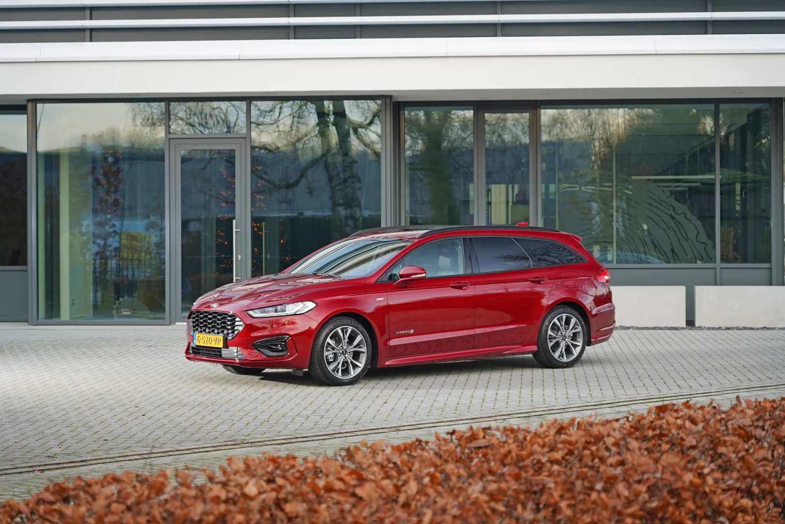 Ford_Mondeo_5_generation_restyling__Estate_5-door__4.jpg