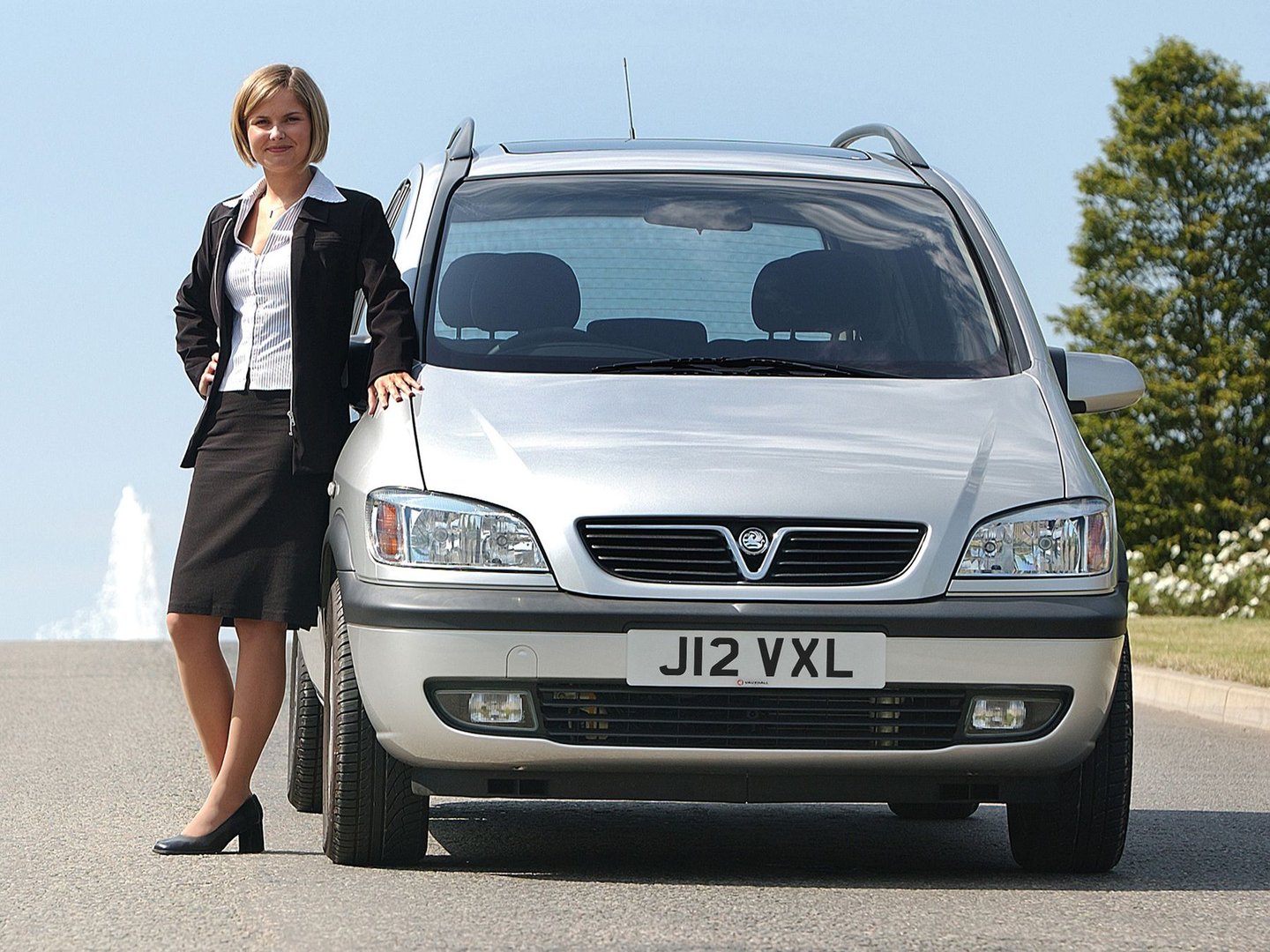 vauxhall_Zafira_1_generation__Compact_Van__3.jpg