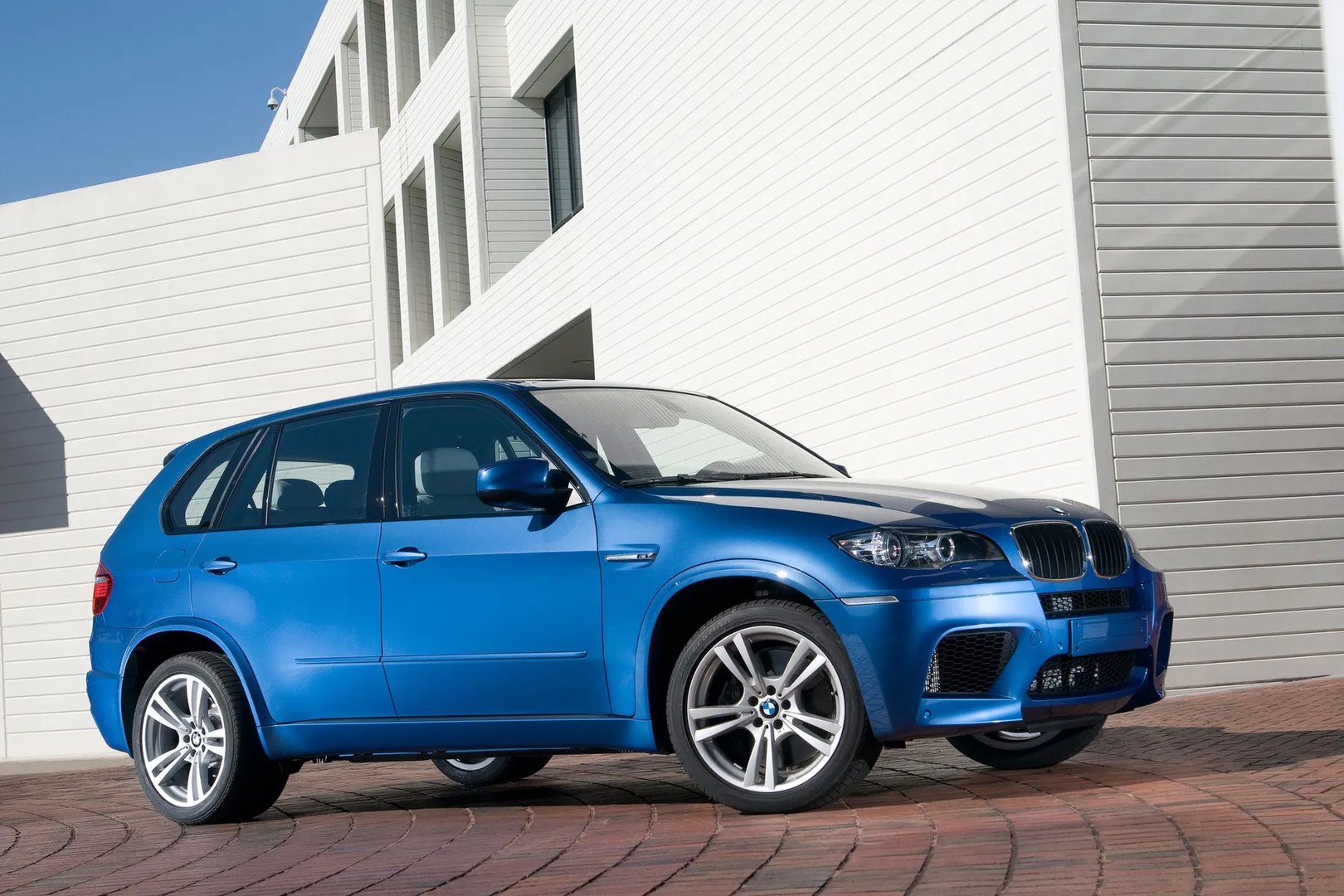 BMW_X5_M_1_generation__SUV_5-doors__7.jpg