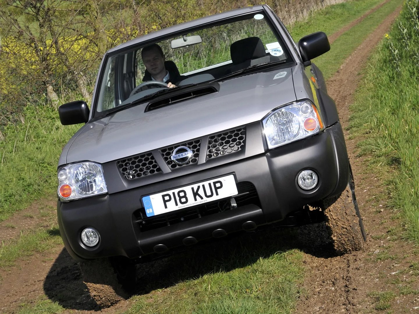 Nissan_NP300_1_generation__Pickup_1.5-cab__1.jpg