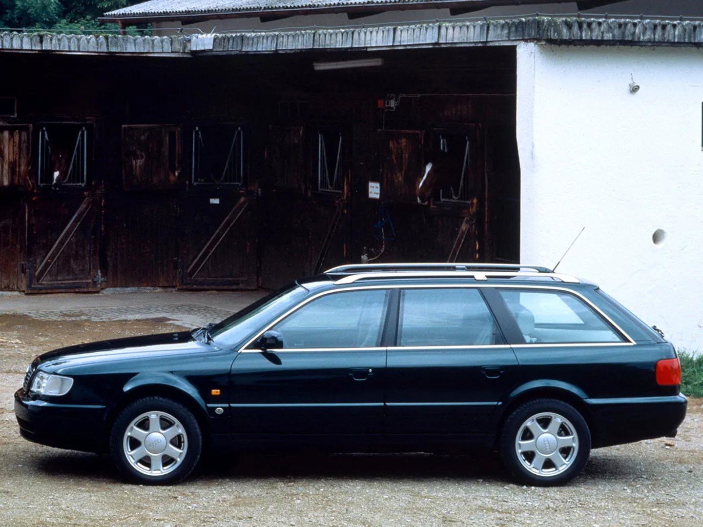 Audi_S6_1_generation__Estate_5-door__2.jpg