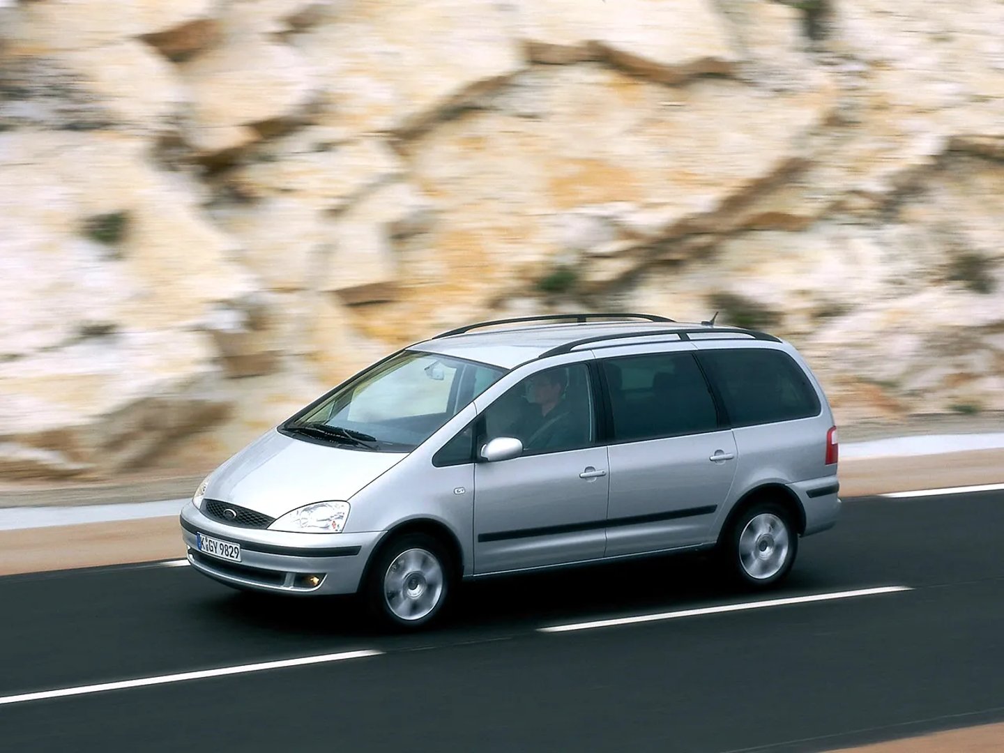 Ford_Galaxy_1_generation_restyling__Minivan__8.jpg