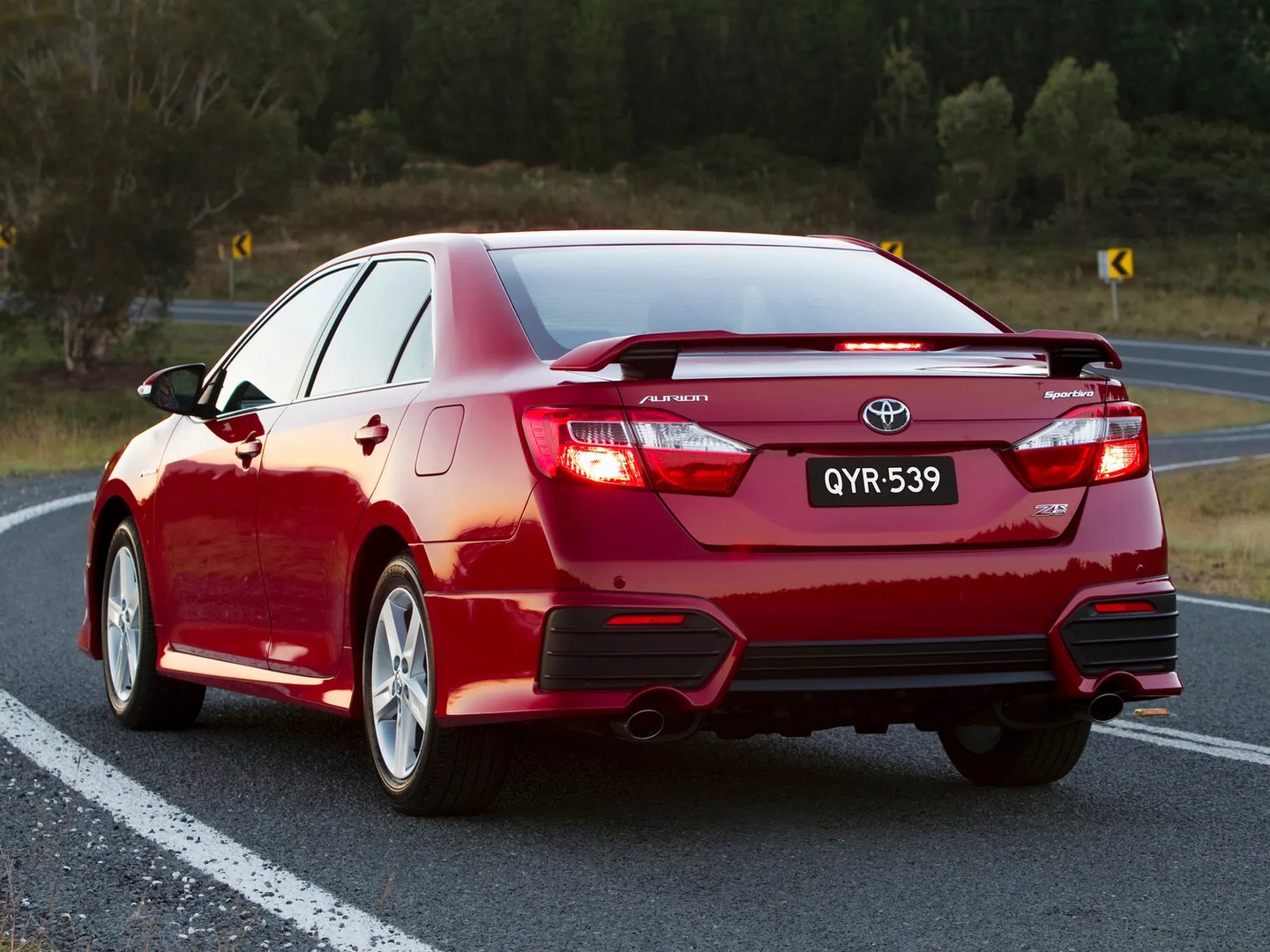 Toyota_Aurion_2_generation__Sedan__2.jpg