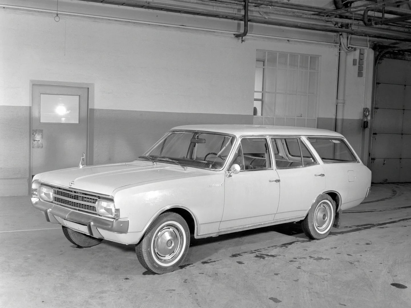 Opel_Rekord_3_generation__Estate_5-door__5.jpg
