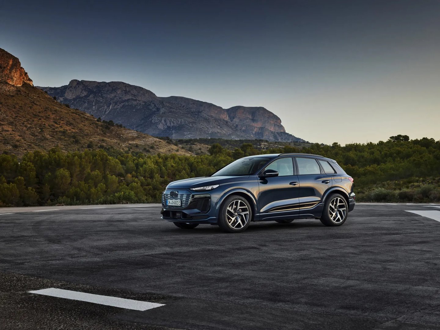 audi_Q6_e-tron_1_generation__SUV_5-doors__8.jpg