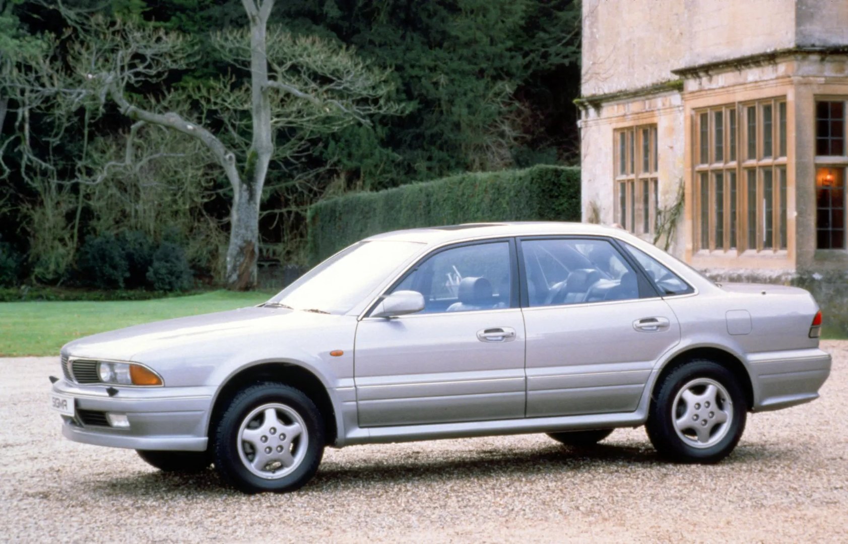 Mitsubishi_Sigma_1_generation__Sedan__1.jpg