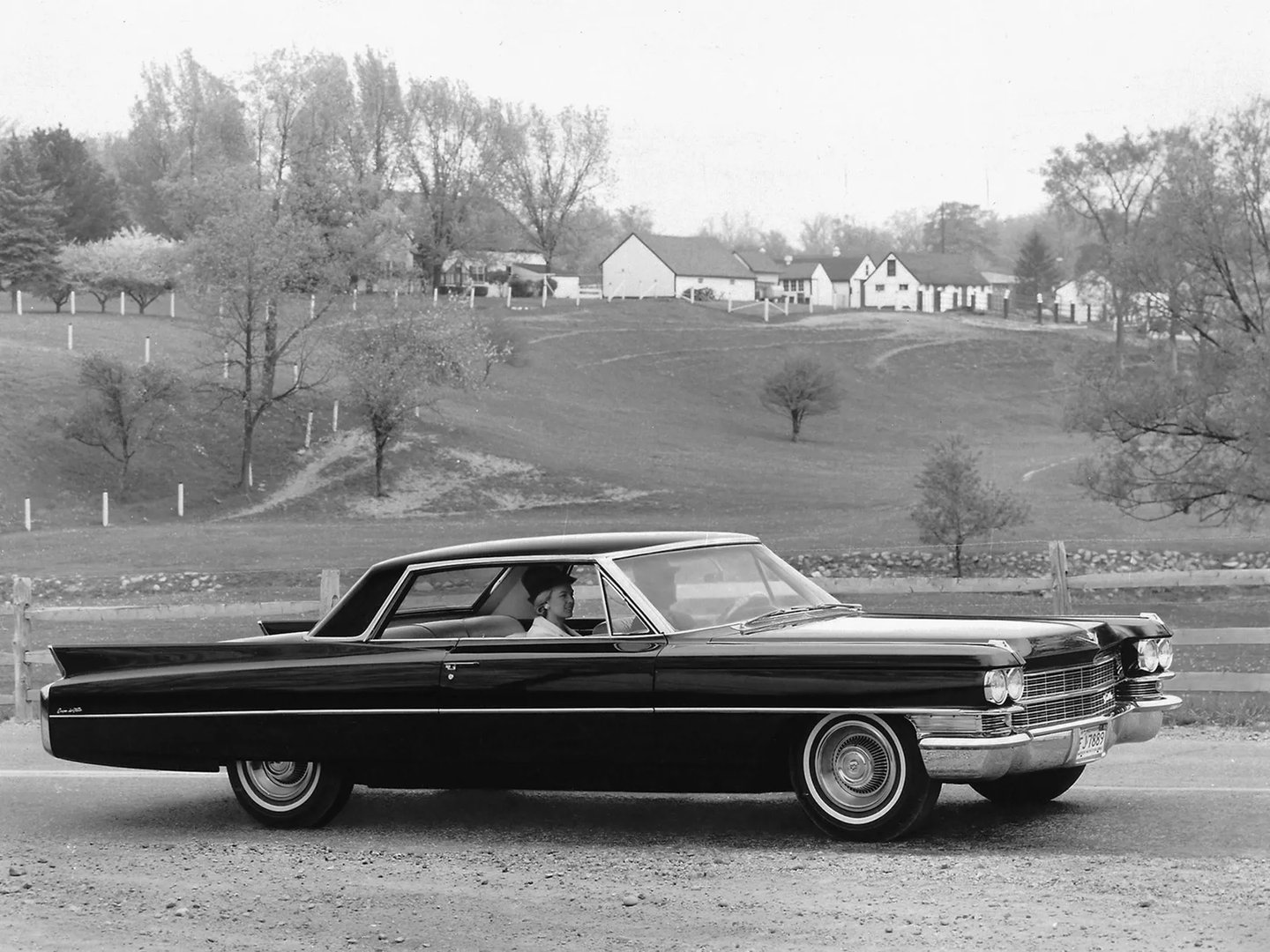 Cadillac_DeVille_2_generation__Coupe__1.jpg