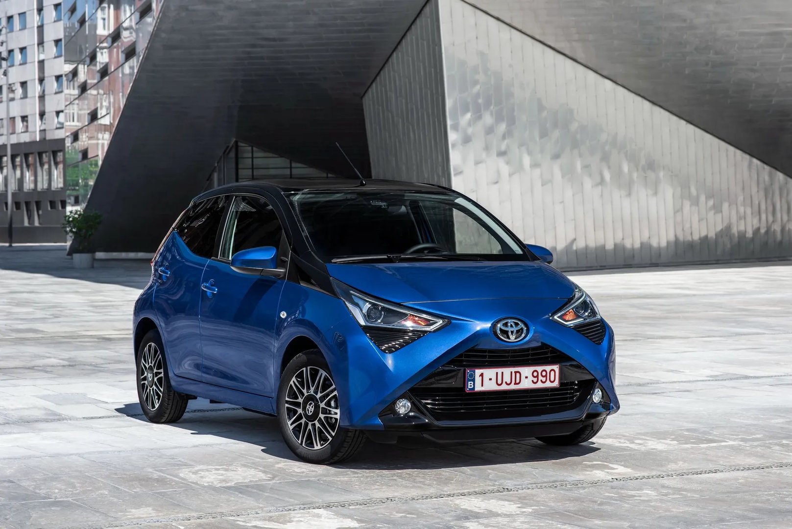 2 generation, restyling 