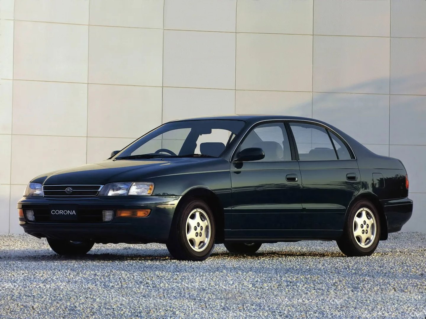Toyota_Corona_10_generation__Sedan__2.jpg