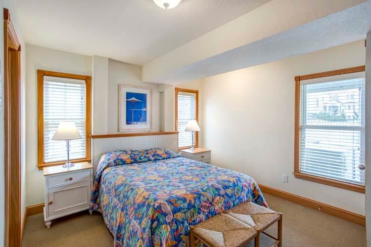 Ground Floor Queen with Shared Bath